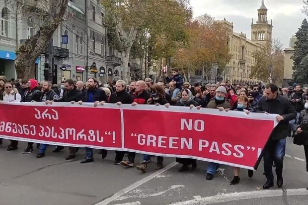 Tbilisidə COVID pasportlarına qarşı etiraz aksiyası keçirildi