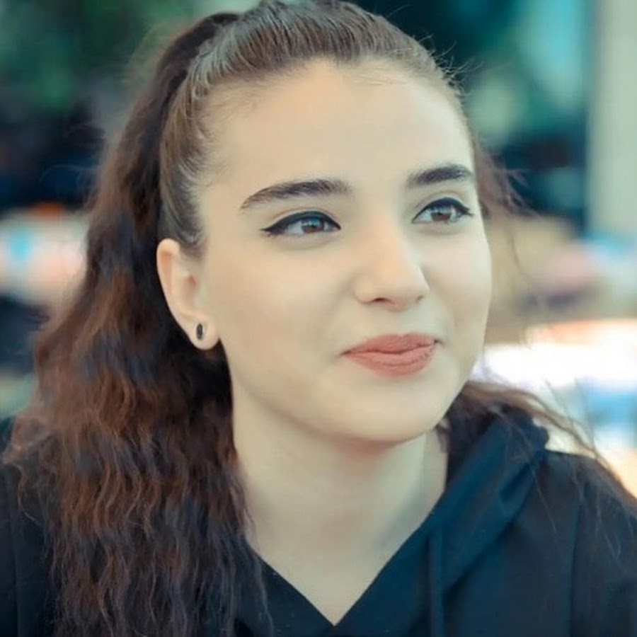 Nahidə paltarını tənqid edənlərə cavab verdi: "Burunlarını soxmasınlar" 