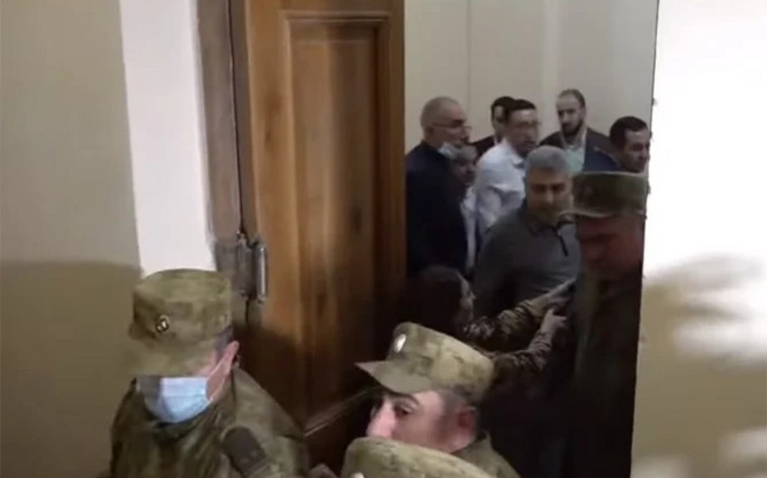 Ermənistan parlamentində dava