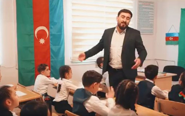 Dini klipinə görə tənqid olunan müğənni: "Ora məktəb deyil"