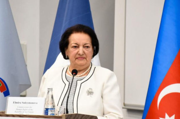 Pula tüpürən gənc Elmira Süleymanovanın qohumu olub: “Tərbiyəli uşaqdır” - VİDEO