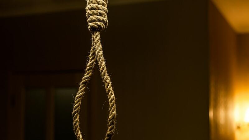 Azərbaycanda geyimə görə 15 yaşlı qız intihar etmək istədi