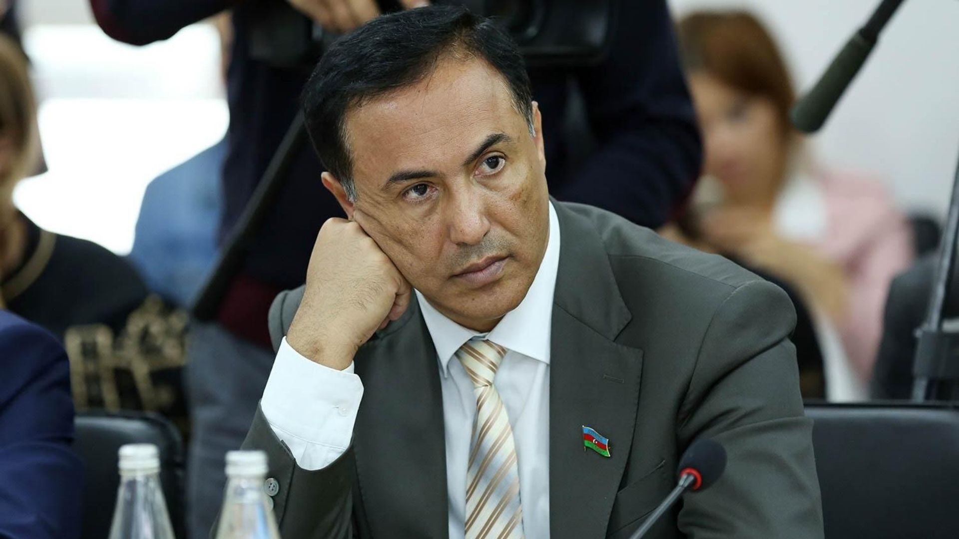 "Sosial şəbəkə ilə bağlı qanun qəbul edilməlidir" - Deputat