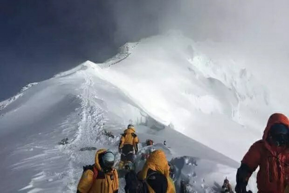 İranda 9 alpinist itkin düşüb