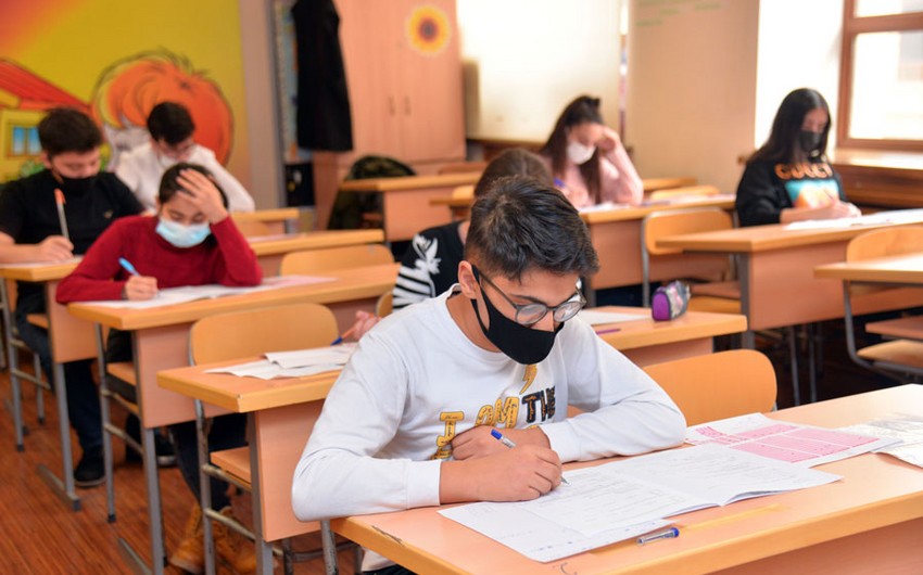 Bakıda məktəbi fərqlənmə attestatı ilə bitirən şagirdlərin sayı AÇIQLANDI