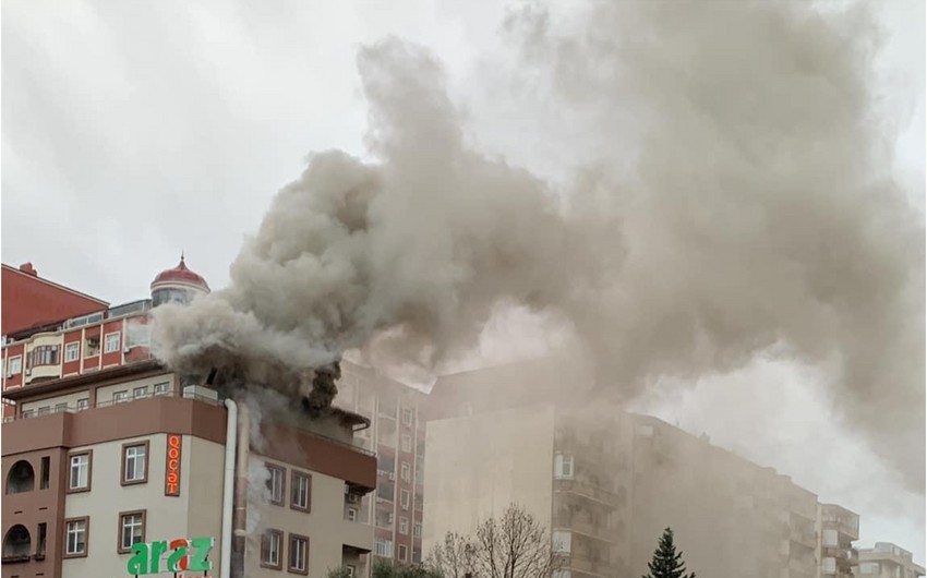 Bakıda məşhur restoran yanıb, 3 nəfər tüstüdən zəhərləndi - YENİLƏNİB