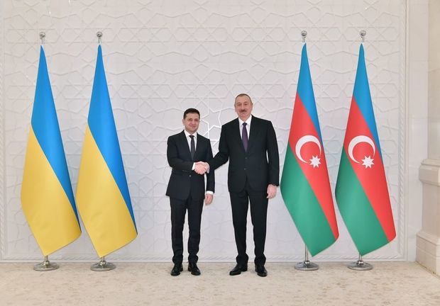 Volodimir Zelenski İlham Əliyevə zəng etdi
