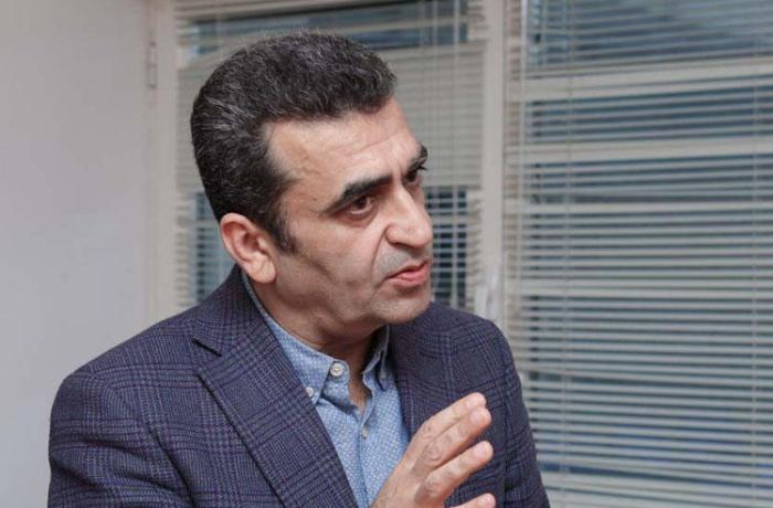“Məscidə girəndə ayaqqabımı niyə çıxarmalıyam ki?!” – VİDEO
