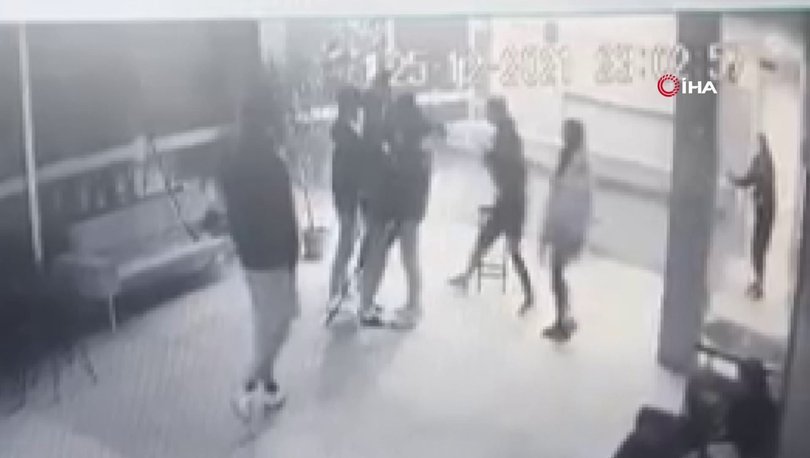 Əvvəlcə ürəyindən bıçaqladı, sonra “Tik-Tok”a çəkdi - VİDEO