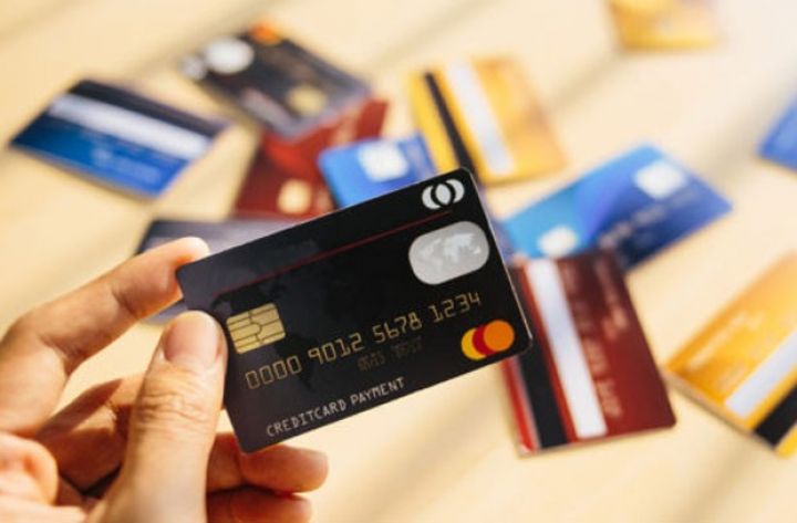Bakıda iki şəxsin bank kartlarından oğurluq edildi