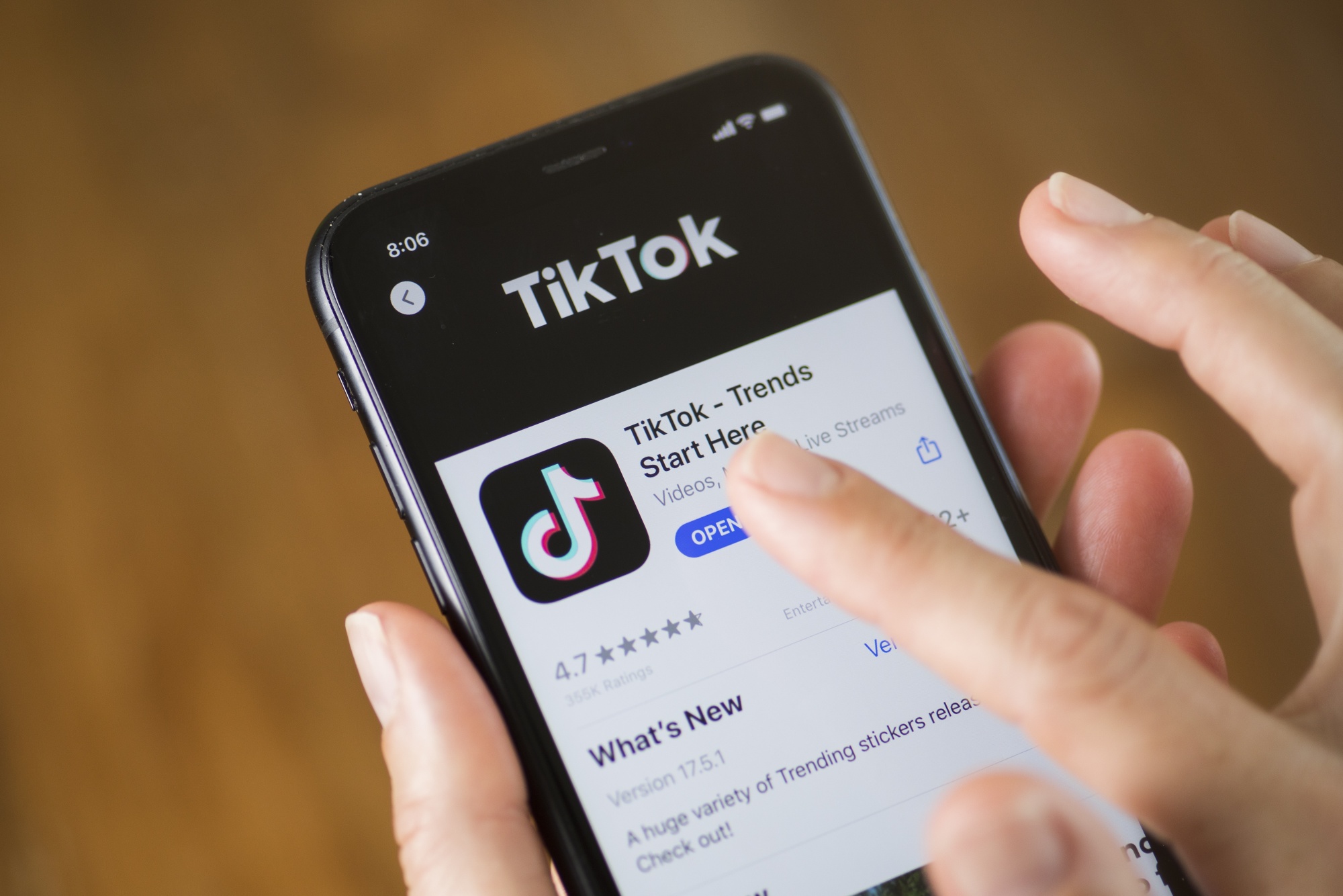 “TikTok”da canlı yayım açıb, izləyiciləri aldadan şəxs həbs edildi