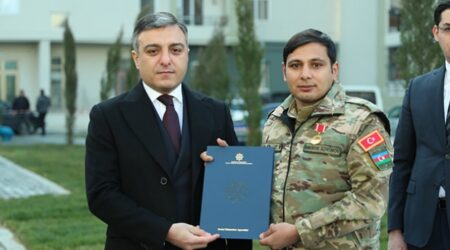 Əsirlikdən qayıdan Bayrama ev verildi — FOTO