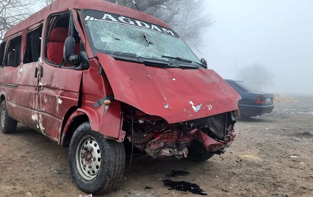 Kürdəmirdə mikroavtobus aşdı - 1 ölü, 4 yaralı