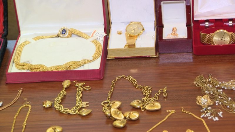 Bakıda içi pul və qızılla dolu seyf oğurlandı