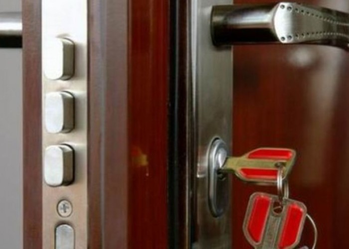 İki nəfər mənzildə halsız vəziyyətdə tapıldı