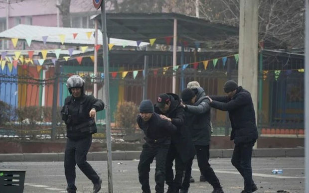Nur-Sultan polisi məhəllədaxili reydlərə başladı