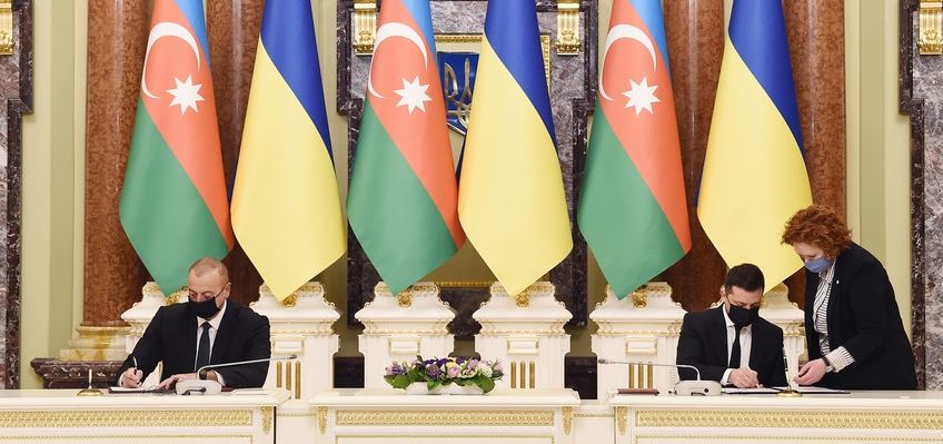 İlham Əliyev: “Bu gün imzalanan sənədlər ölkələrimizin yaxınlaşmasına yalnız töhfə verəcək”