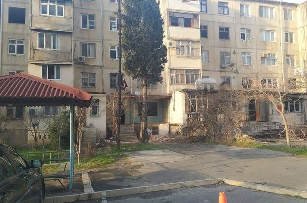 Bakıda bəzi yaşayış binaları sökülür - FOTO