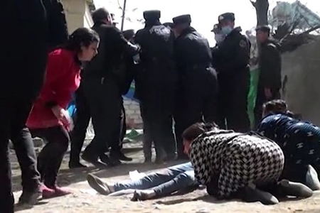 Qaçırdığı qızın ailəsi tərəfindən öldürülən oğlanın yasında görün nələr oldu VİDEO