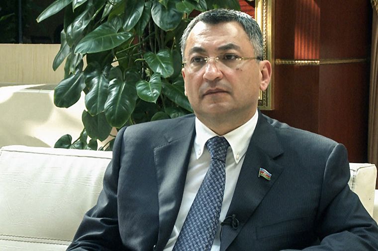 Prezident Rövşən Rzayevi “Şöhrət” ordeni ilə təltif etdi
