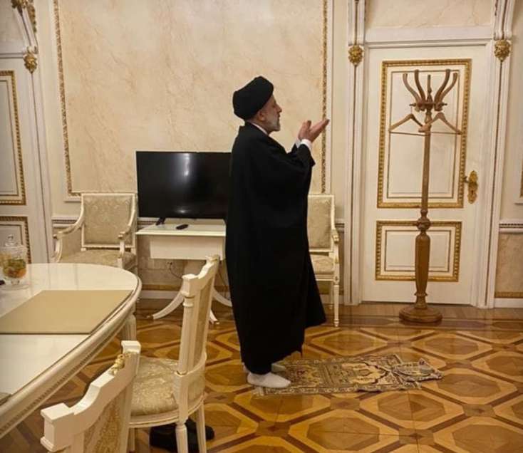 İran prezidenti Kremldə namaz qıldı