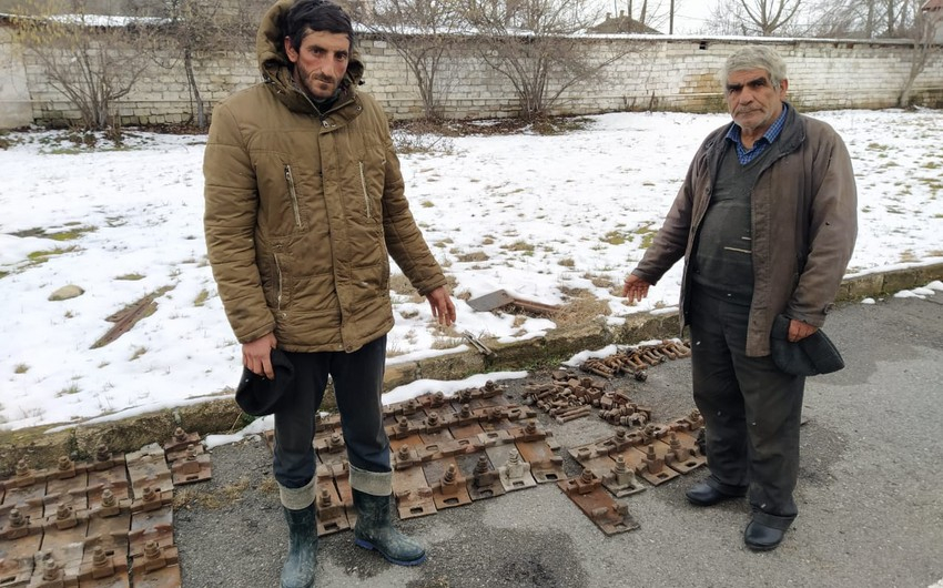 Siyəzəndə ata və oğul dəmir yolundan oğurluq etdi - FOTO