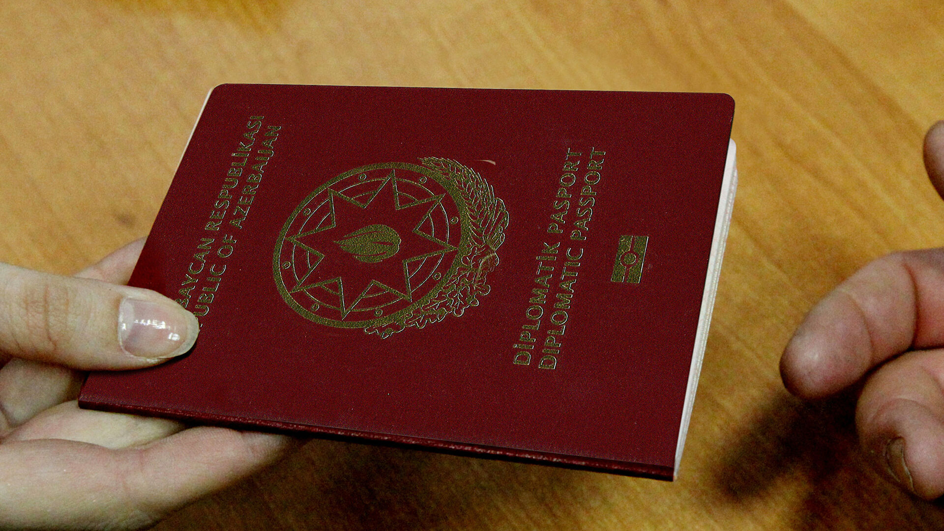 Ömürlük diplomatik pasport kimlərə veriləcək? - VİDEO