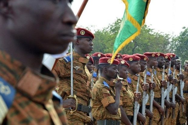 Burkina-Fasoda hərbçilər hakimiyyəti ələ keçirdilər