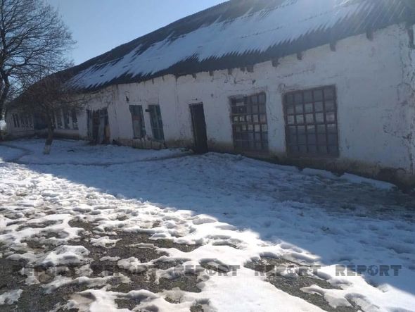 Azərbaycanda orta məktəbin döşəməsi və tavanı çökdü - FOTO