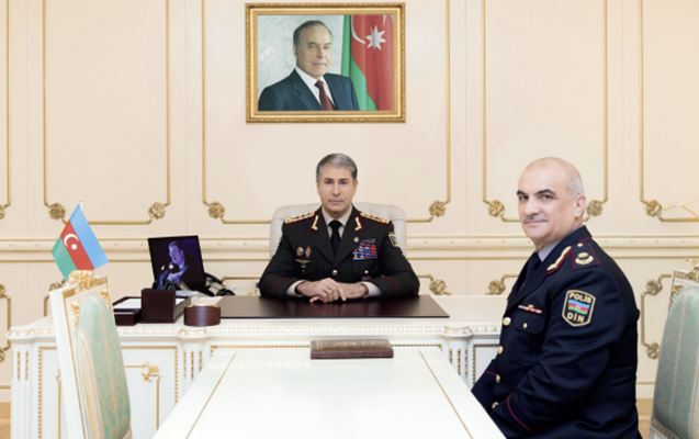 Nazir təqaüdə çıxan generalları yola saldı - Foto