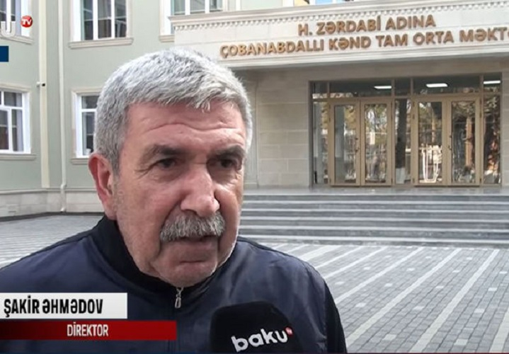 Dərslərin dəhlizdə keçilməsi iddiasına direktor cavab verdi: “Görüntülər qərəzlidir” 