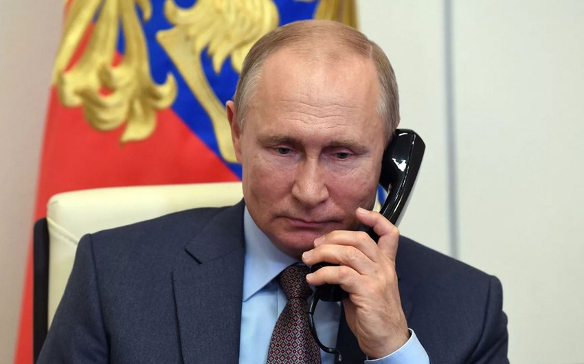 Putin və Makron Ukrayna ətrafında vəziyyəti müzakirə ediblər