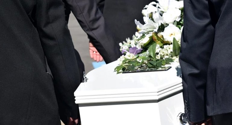 Dünyanın ən varlı iş adamlarından biri vəfat etdi - FOTO