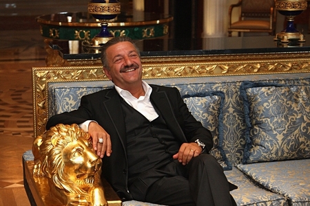 Telman İsmayılov bu məşhur müğənnini döyüb, əlindən öpməyə məcbur edib