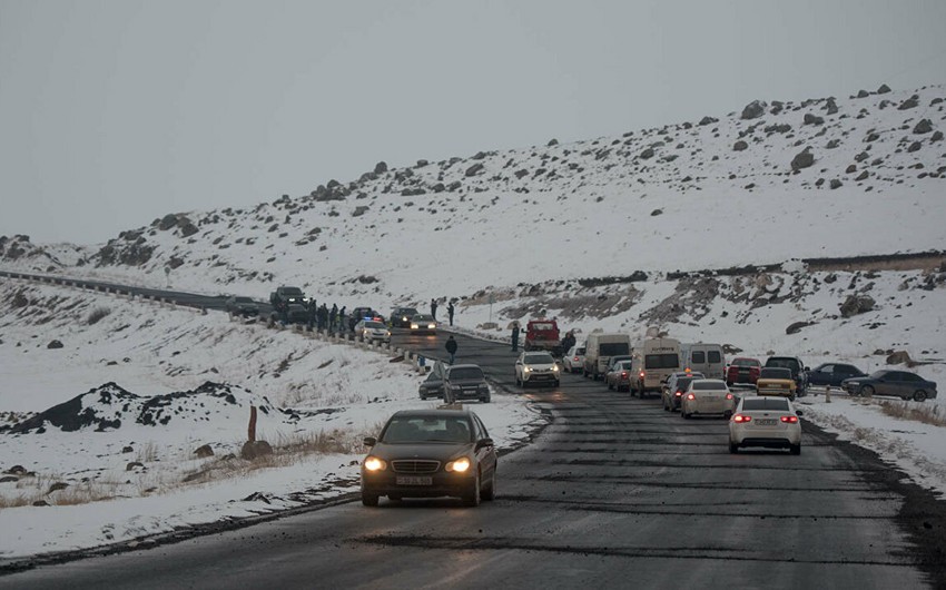 Ermənistanda zəncirvari yol qəzası baş verib, 4 hərbçi yaralanıb