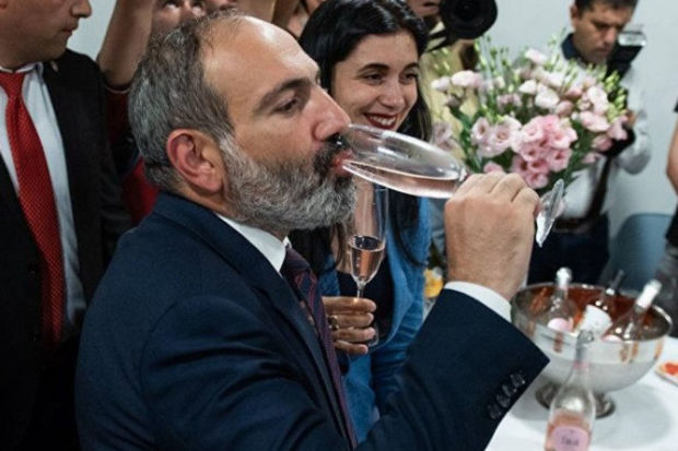 Paşinyan içib Putini təhqir etdi