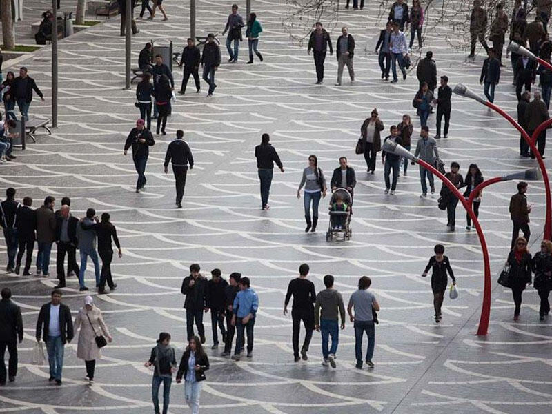 "Yay aylarına qədər daha normal həyata qayıda bilərik"