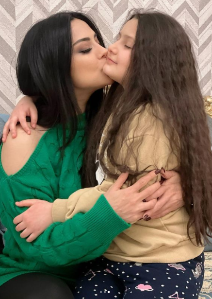 Vüsalə Əlizadə 10 yaşlı qızını belə təbrik etdi - FOTO