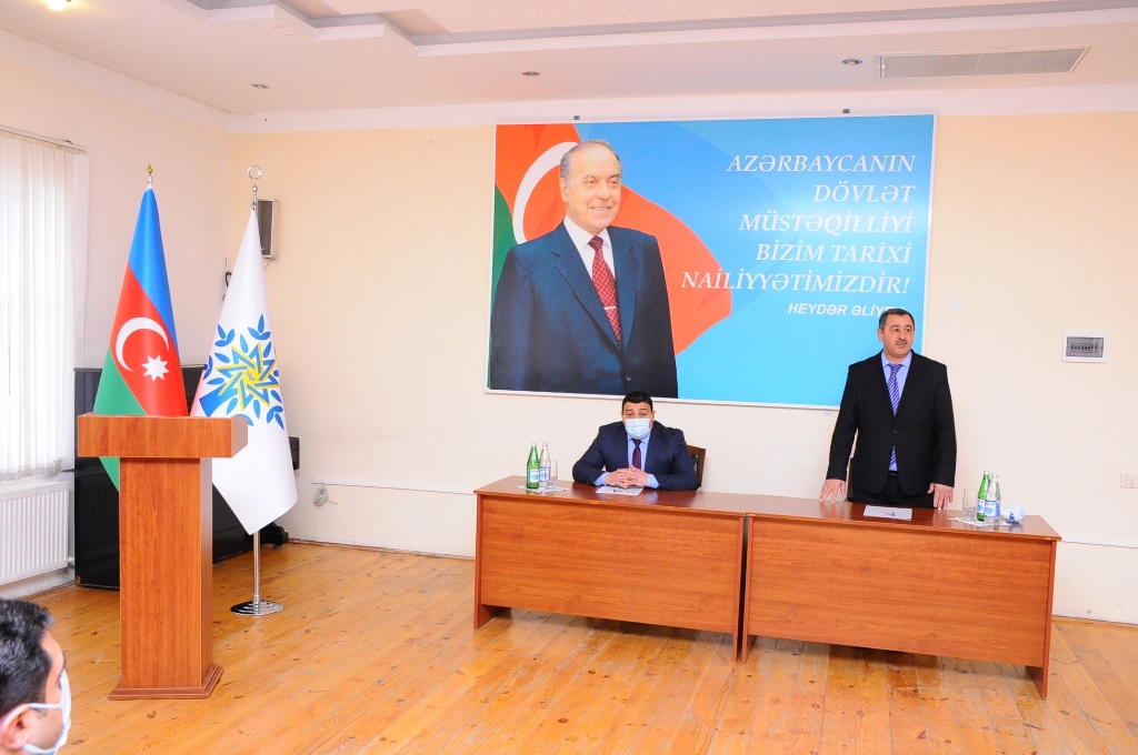 YAP Naftalan Şəhər Təşkilatının sədri ictimaiyyət nümayəndələrinə təqdim edildi - FOTOLAR