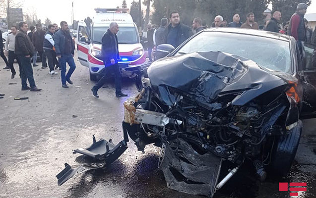 İcra müavininin sürücüsü sərxoş halda xidməti maşınla qəza törətdi - FOTOLAR