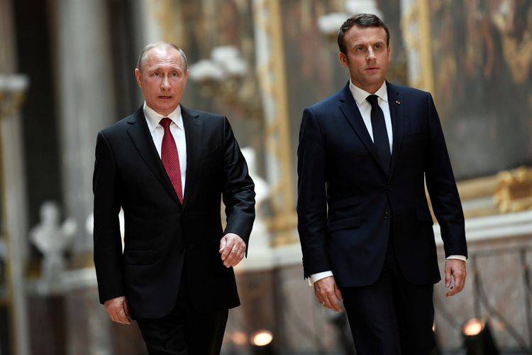 Putinlə Makron arasında telefon danışığı başladı