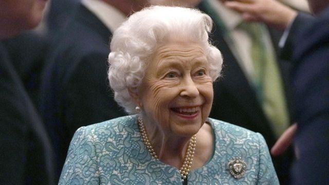 Britaniya kraliçası II Elizabet koronavirusa yoluxdu