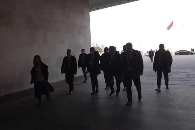 Azərbaycanlı deputatların ermənilərdən qorunması üçün mühafizələri gücləndirildi - VİDEO