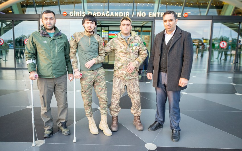 Türkiyədə müalicə olunan daha 3 qazi Azərbaycana qayıtdı - FOTOLAR
