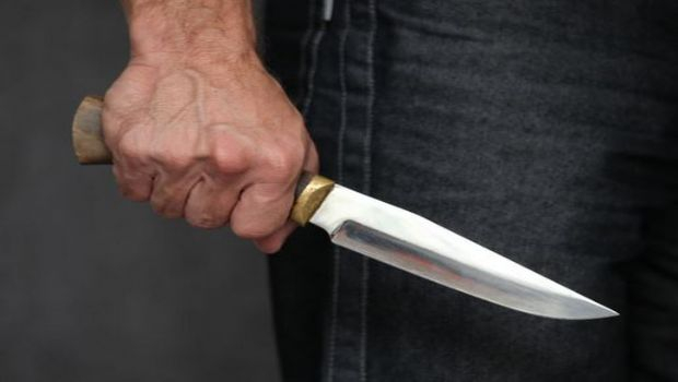 Sürücünü bıçaqlayaraq min manat pulunu götürdülər