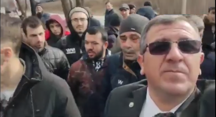 Ukraynadan Polşaya sığınan soydaşlarımız küçələrdə çarəsiz qalıb: "Bizə sahib çıxın" - VİDEO