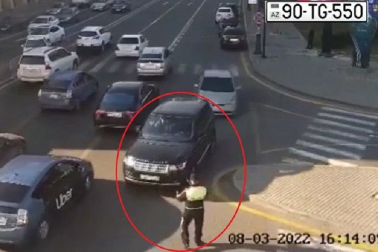 Bakıda lüks avtomobilini yol polisinin üstünə sürən şəxs cəzalandırıldı - VİDEO