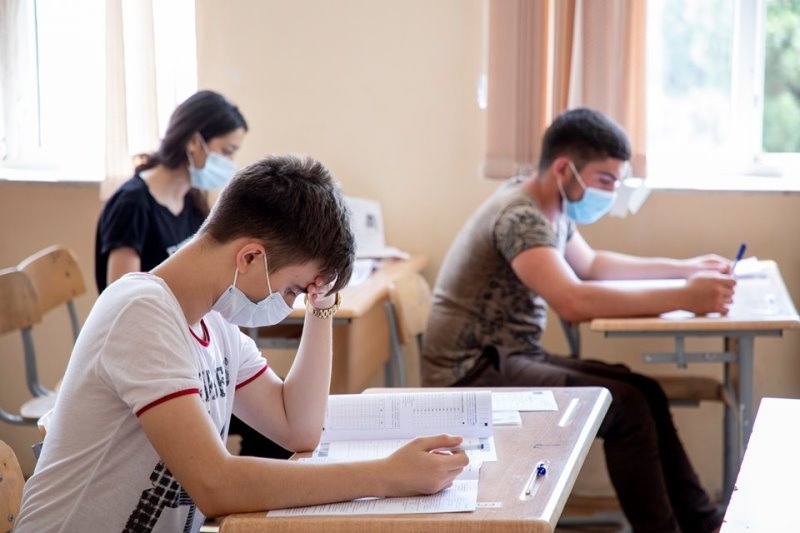 Bu gün 19 mindən çox şagird buraxılış imtahanı verəcək