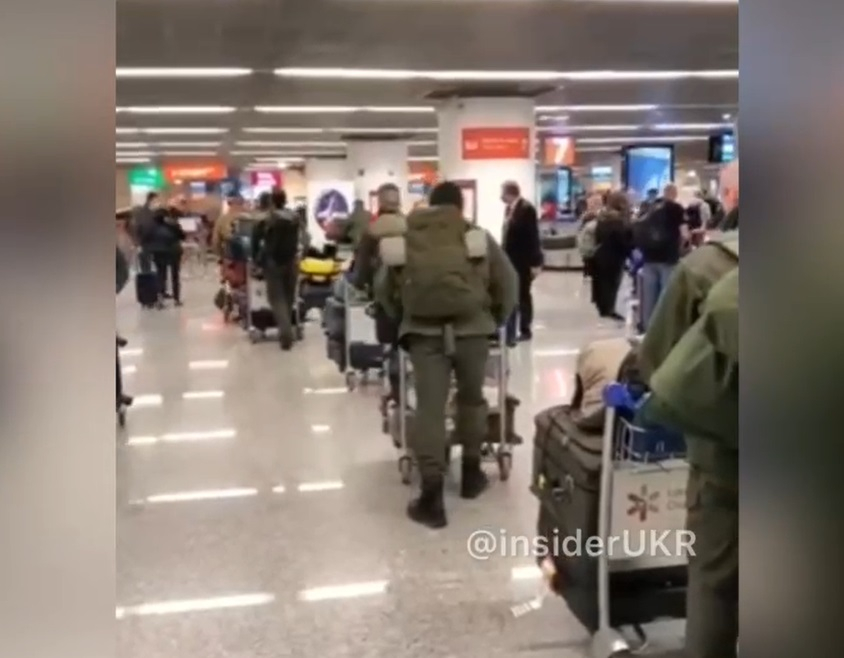 Kanadalılar rus qoşunu ilə döyüşmək üçün Ukraynaya yola düşdü - VİDEO
