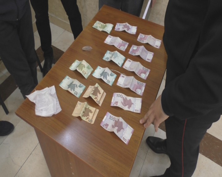 Keçmiş məhkumun kirayə qaldığı evdən qumbara və heroin tapıldı